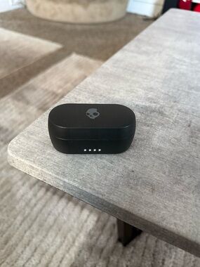 Skullcandy Black Wireless Earbud Charging Case with LED Indicators